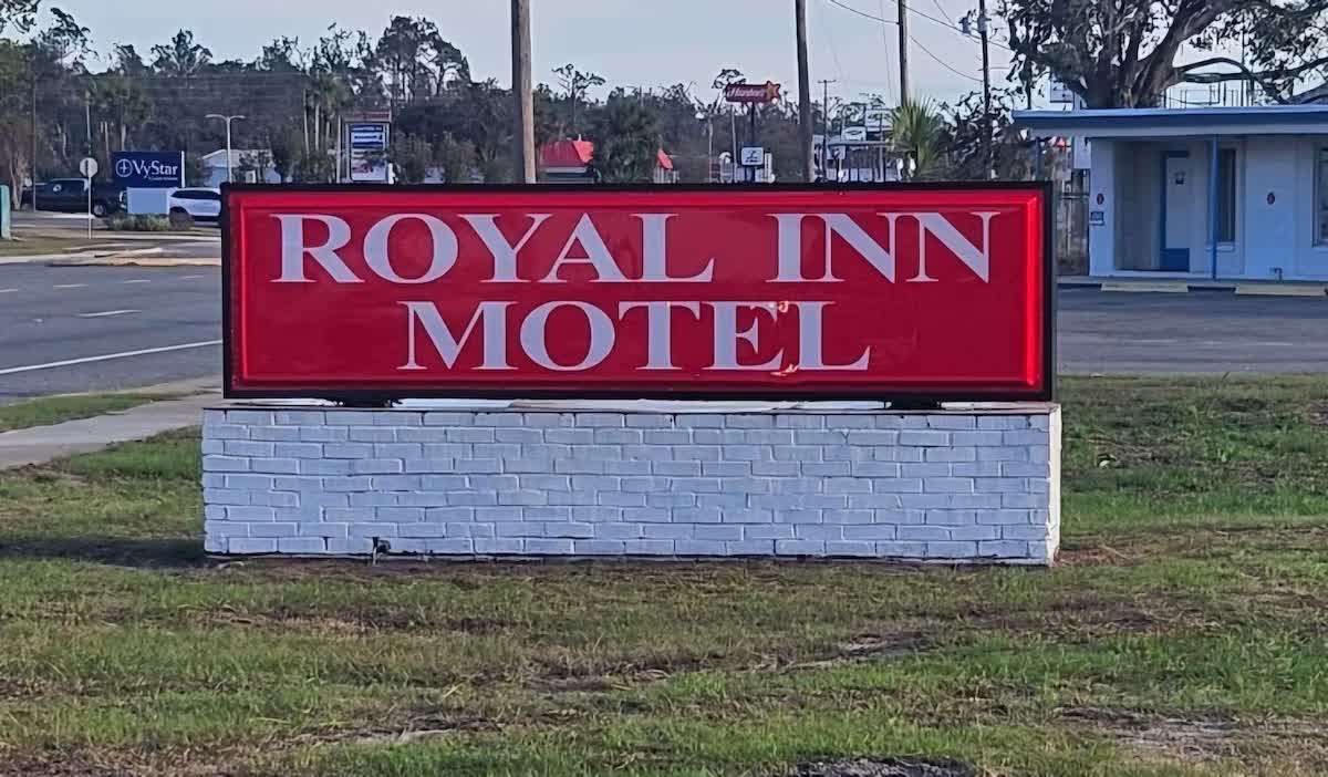 Royal Inn Motel welcome view